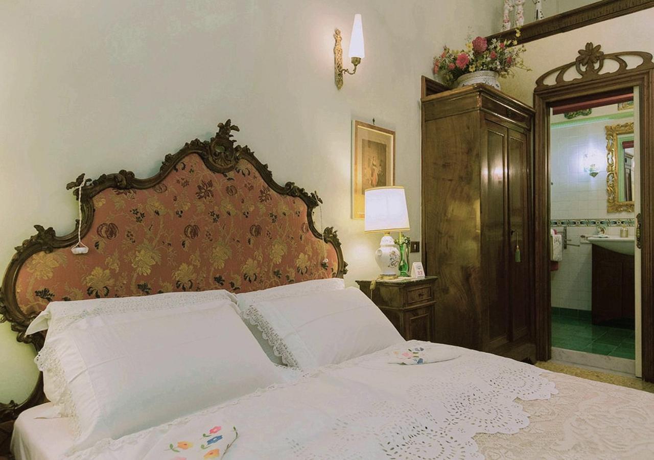B&B Atmosfere Del Centro Storico Napoli Værelse billede